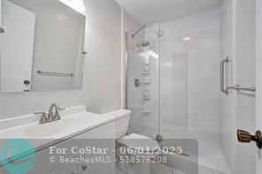 Building Photo - 2250 NE 66th St