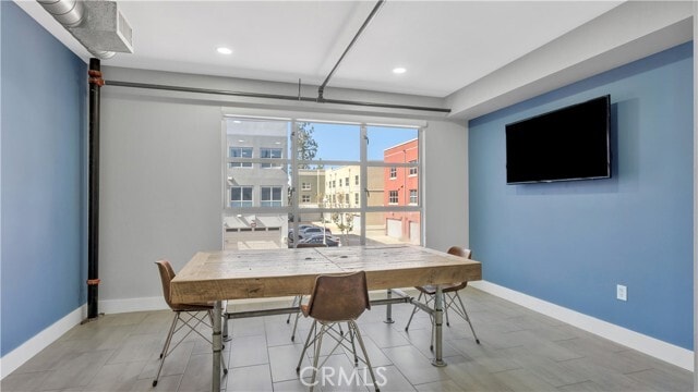 Building Photo - 728 N Santiago St