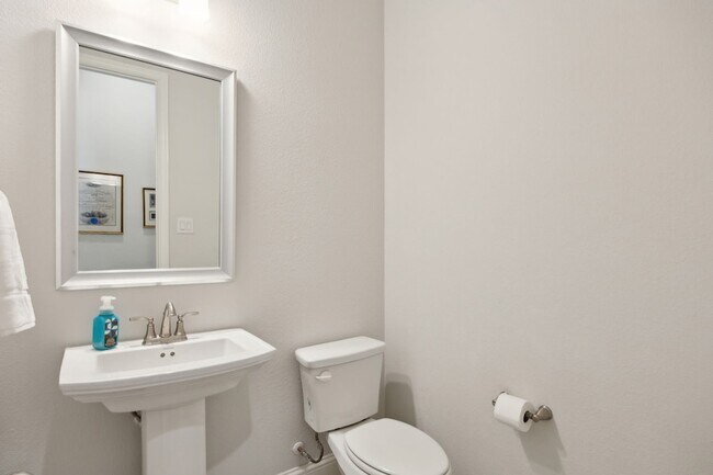 Building Photo - 1124 Macgregor Ln