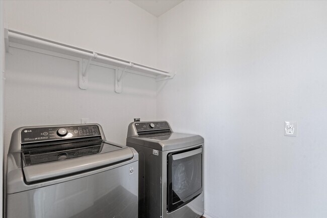 Building Photo - 4715 Painted Bunting Ln