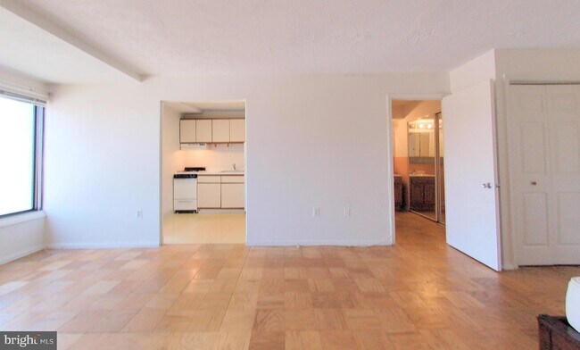 Building Photo - 1440 N Street NW Unit 1011