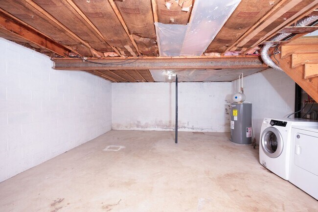 Building Photo - 1421 E Caracas Ave