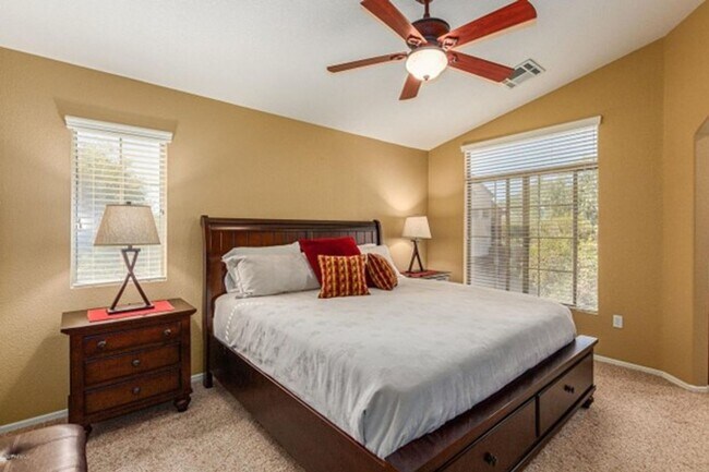 Building Photo - 2 Bedroom, 2.5 Bath Townhome Available NOW!