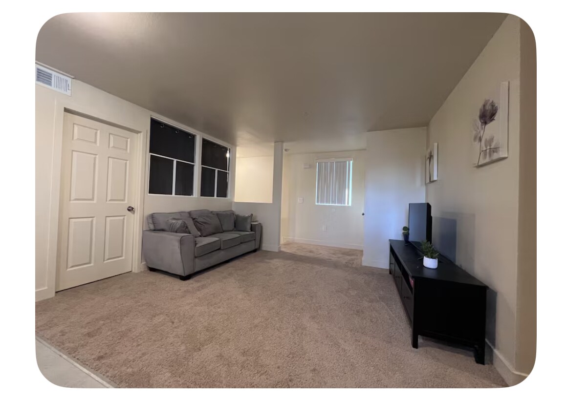 Building Photo - 4828 McKinley Ave
