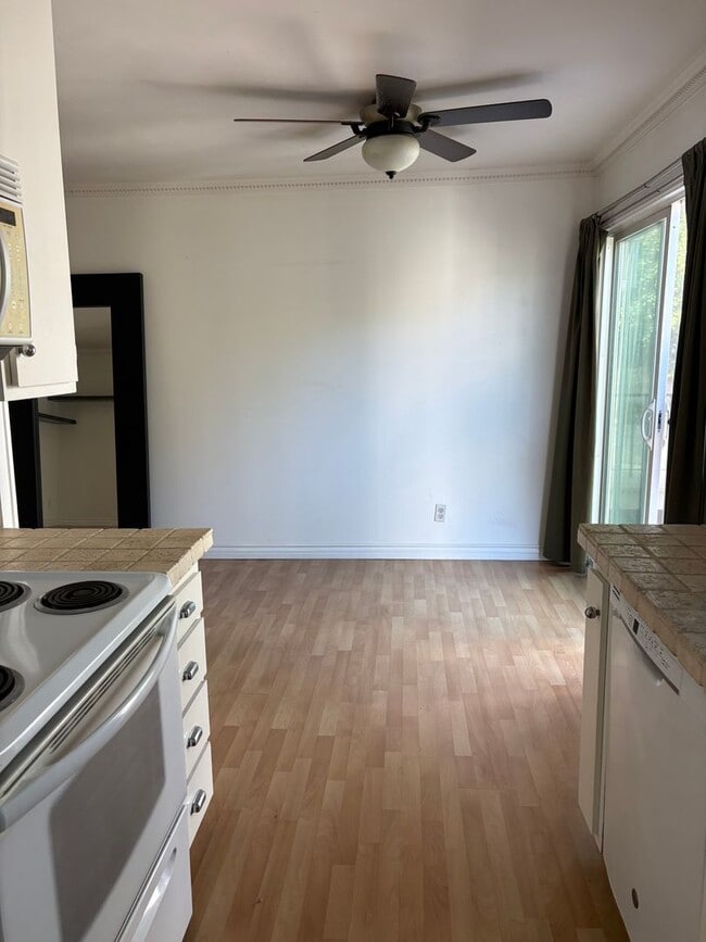 Building Photo - PRIME WEHO LOCATION- 1BEDROOM CONDO FOR LEASE