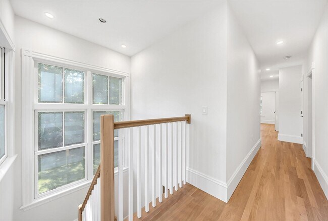 Building Photo - 20 Albion Pl