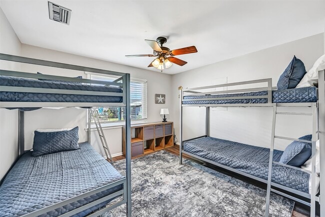 Building Photo - 21600 Zachary Dr