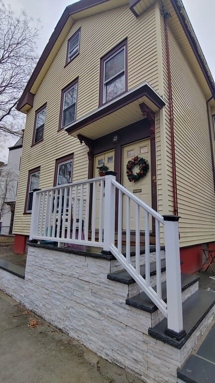 Building Photo - 14 Market St