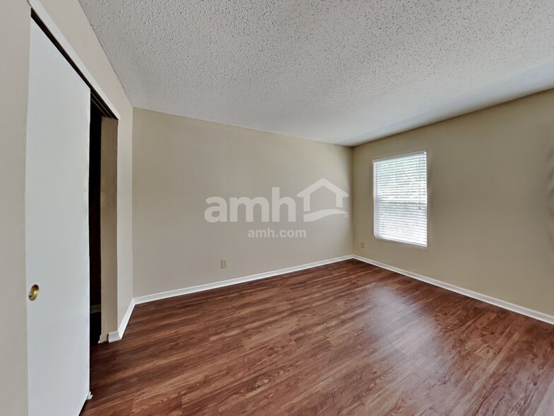 Building Photo - 2317 Bridlewood Dr