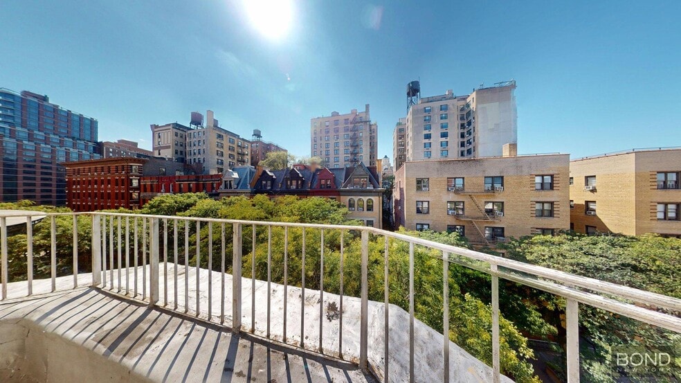 Primary Photo - 317 W 107th St