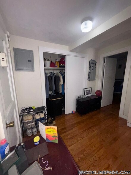 Building Photo - 1589 Beacon St