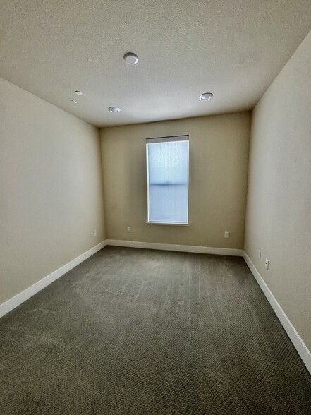 Building Photo - 1048 Monroe St