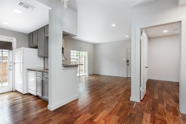 Building Photo - 6210 Oram St