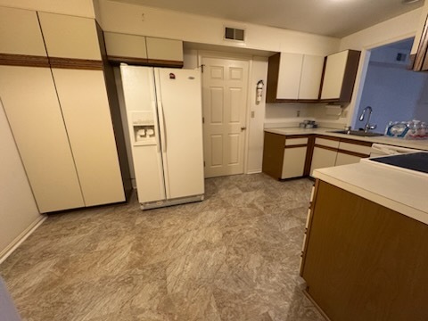 Building Photo - 575 Roslaire Dr