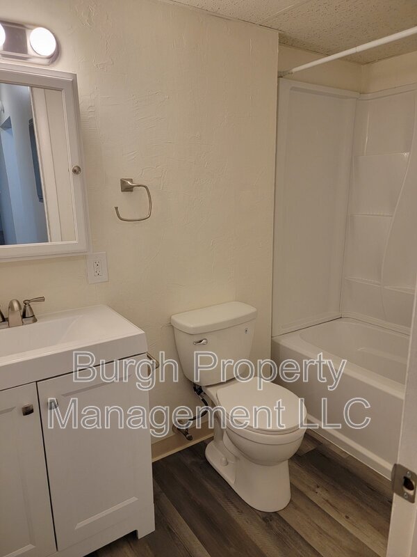 Building Photo - 634 Southcrest Dr