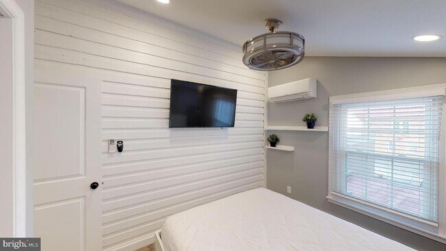 Building Photo - 27 S Church St