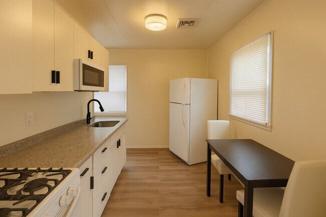 Building Photo - 517 Davidson St