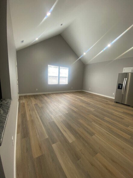 Unit B Living Room - 415 Dequincy St