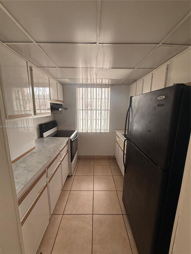 Building Photo - 1154 W 35th St