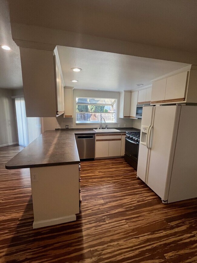 Building Photo - Updated 4 Bedroom 2.5 Bathroom Large Single Family Home located in Northeast Santa Rosa