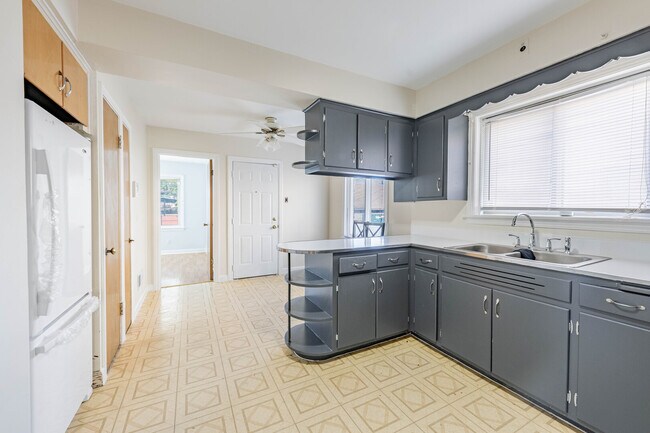 Building Photo - 7920 S Winchester Ave