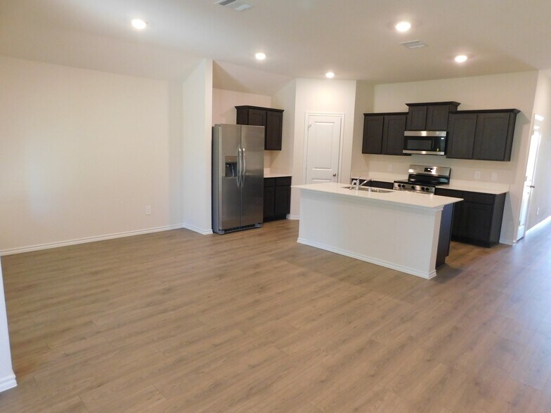 Building Photo - 849 Wild Rose Wy