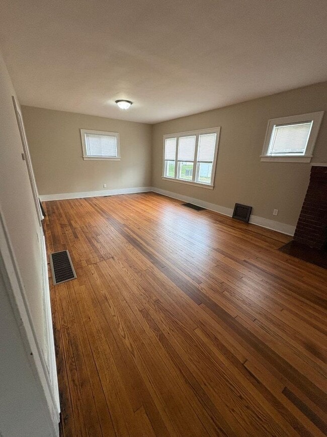 Building Photo - *Pending* Updated 3-Bedroom, 1.5-Bathroom Home – $1,375/Month | Accepting Section 8
