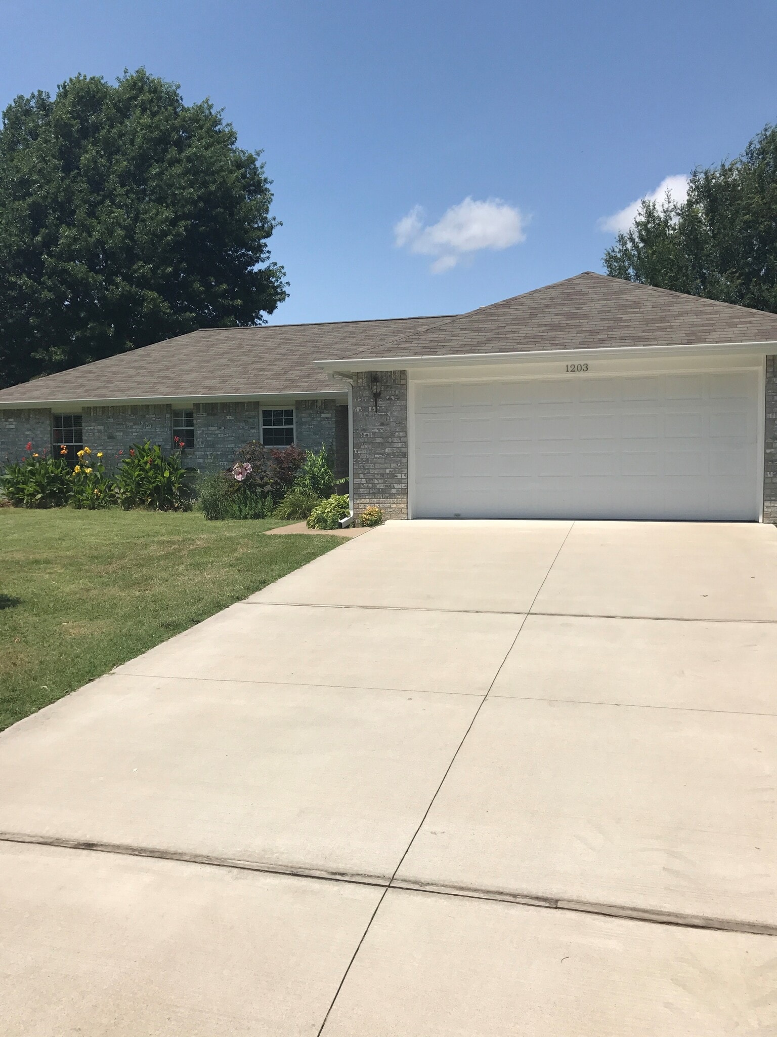 Building Photo - 1203 SE 22nd St