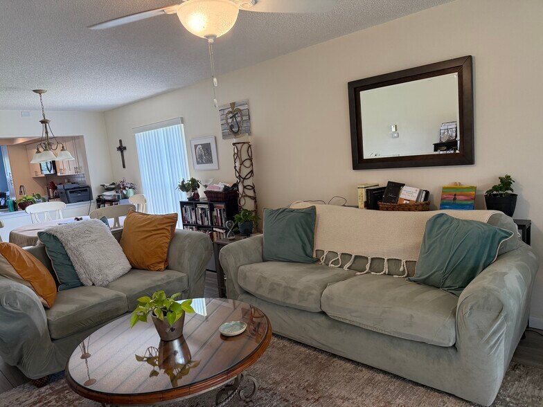 Building Photo - 4507 Longmeadow