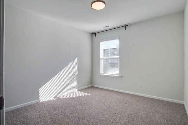 Building Photo - 1507 Dawn Mist Wy