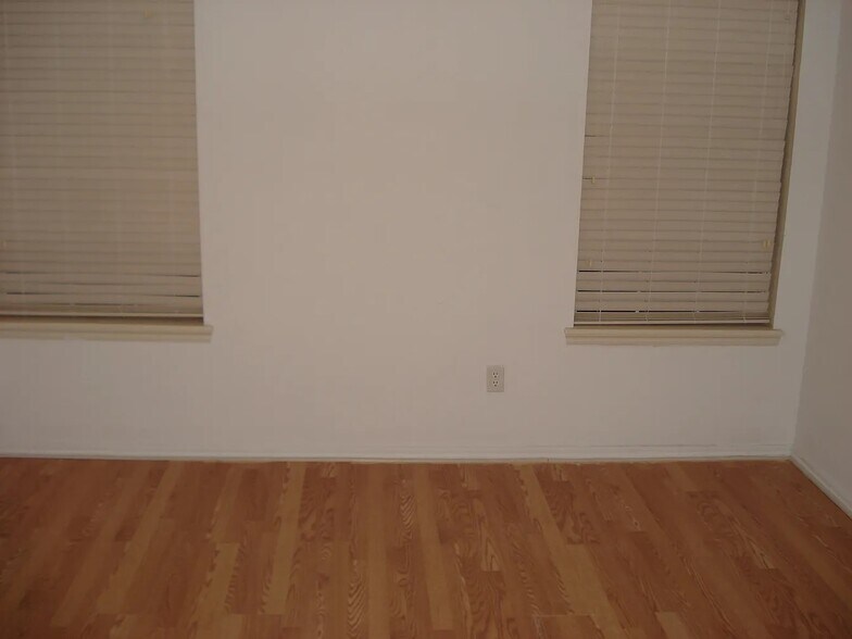 Building Photo - 413 Pinehurst drive