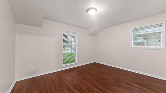 Building Photo - 9643 Val Verde St