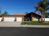 Building Photo - Gorgeous Home in a Quiet Neighborhood!