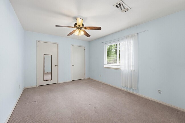 Building Photo - 8115 Theisswood Rd