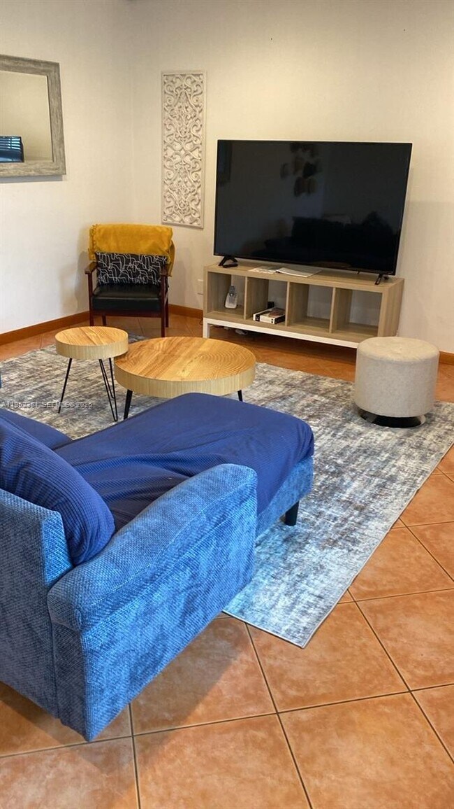 Building Photo - 2424 NE 9th St