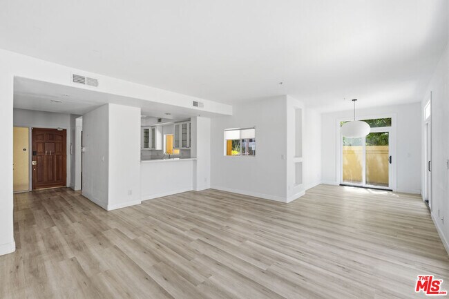 Building Photo - 2311 Schader Dr