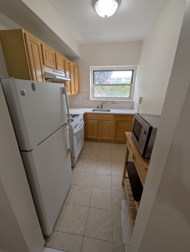 Building Photo - 21601 Hillside Ave