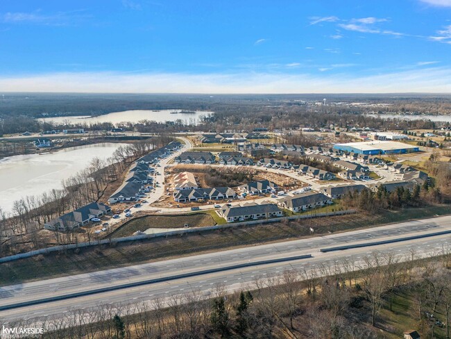 Building Photo - 10457 Pickerel Lk Dr