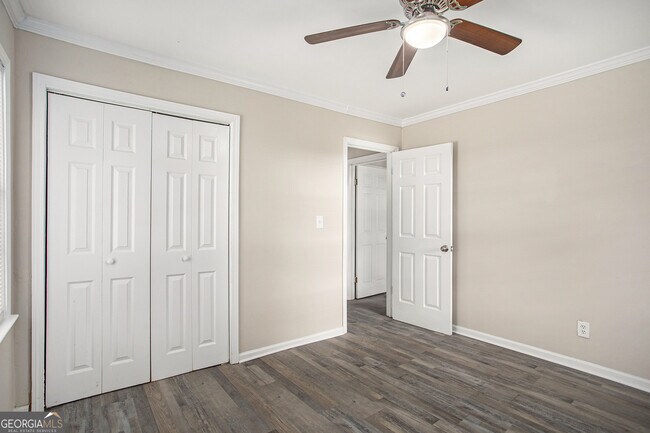 Building Photo - 3718 Daisy Dr