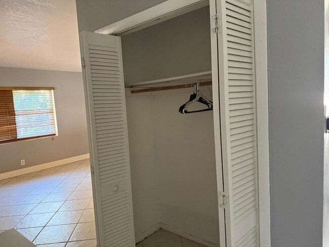 Building Photo - 1332 NW 5th Ave