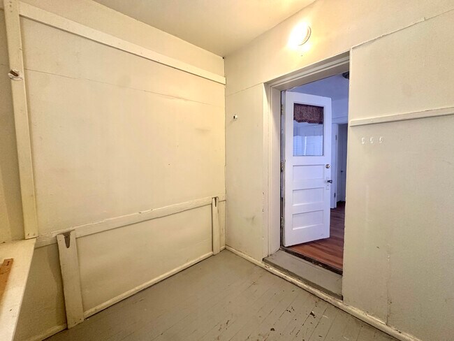 Building Photo - 3865 Alberta St