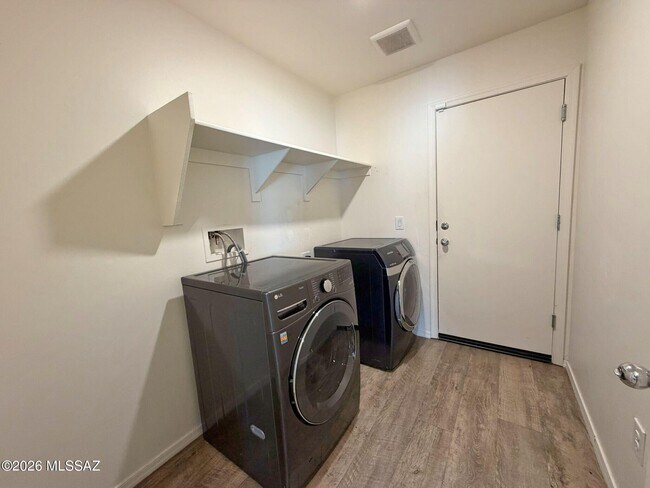 Building Photo - 4101 E Braddock Dr