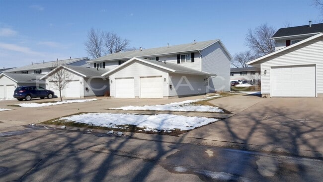 Building Photo - 1320 Daleview Dr