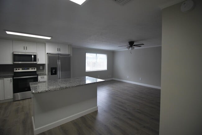 Building Photo - 3915 Oriely Dr E