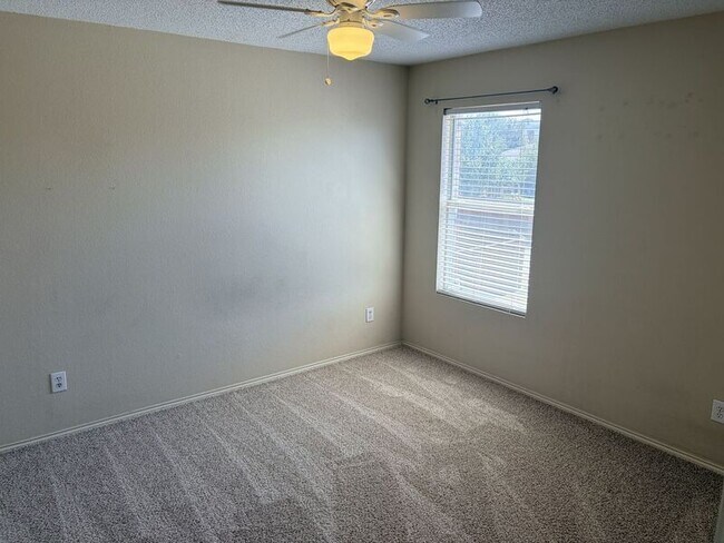 Building Photo - 1525 Melrose Ln