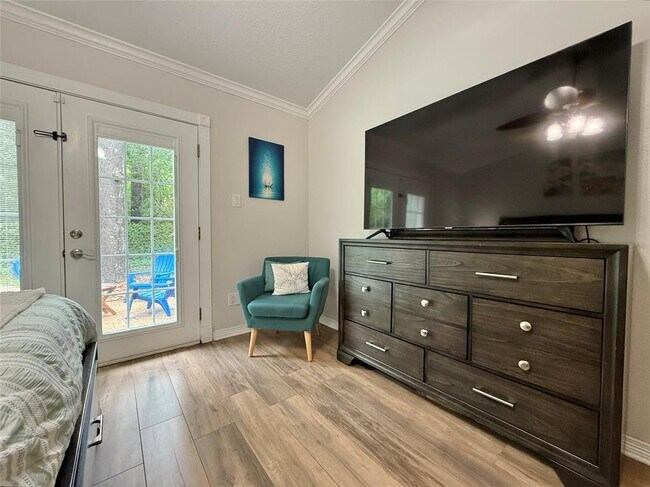 Building Photo - 42 Village Knoll Pl
