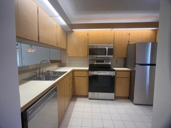 Building Photo - 2581 Village Blvd