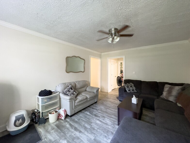 Building Photo - 325 Kedzie St