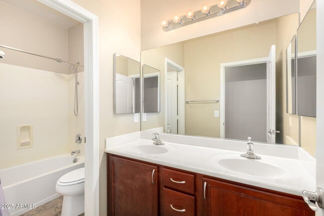 Building Photo - 2806 E Trigger Way