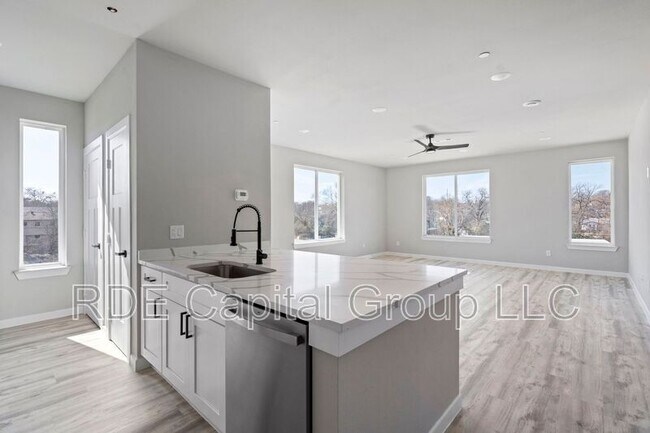 Building Photo - 948 S Corinth St Rd